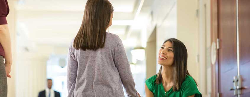 woman-hold-childs-hand-court